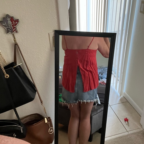 XL Old Navy Cami with unique open back detail & adjustable straps. - Picture 2 of 5